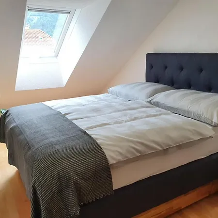 Dachgeschoss-apartment In - 140m²