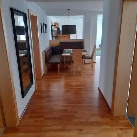 شقة Dachgeschoss-apartment In - 140m² *