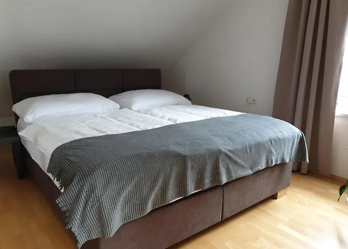 Dachgeschoss-apartment In - 140m² شقة *