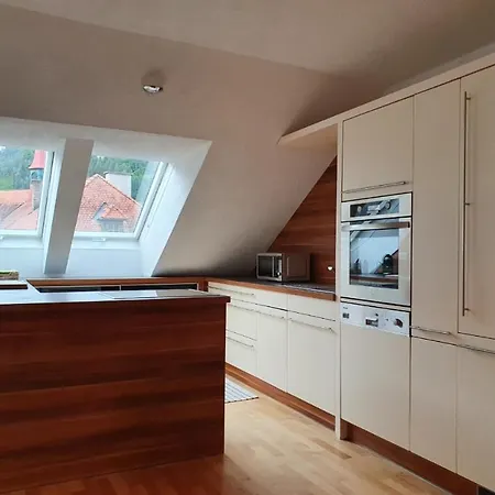 Dachgeschoss-apartment In - 140m² Апартаменты Ландек